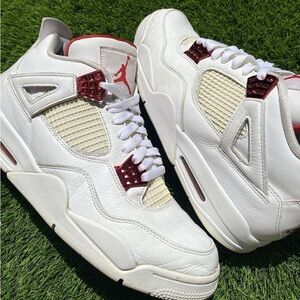 Jordan 4 metallic red